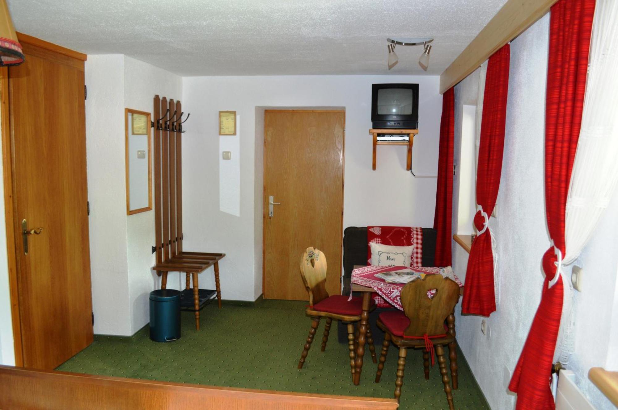 Haus Steinkarblick Und Berghaeusl Hotel Berwang Kamer foto