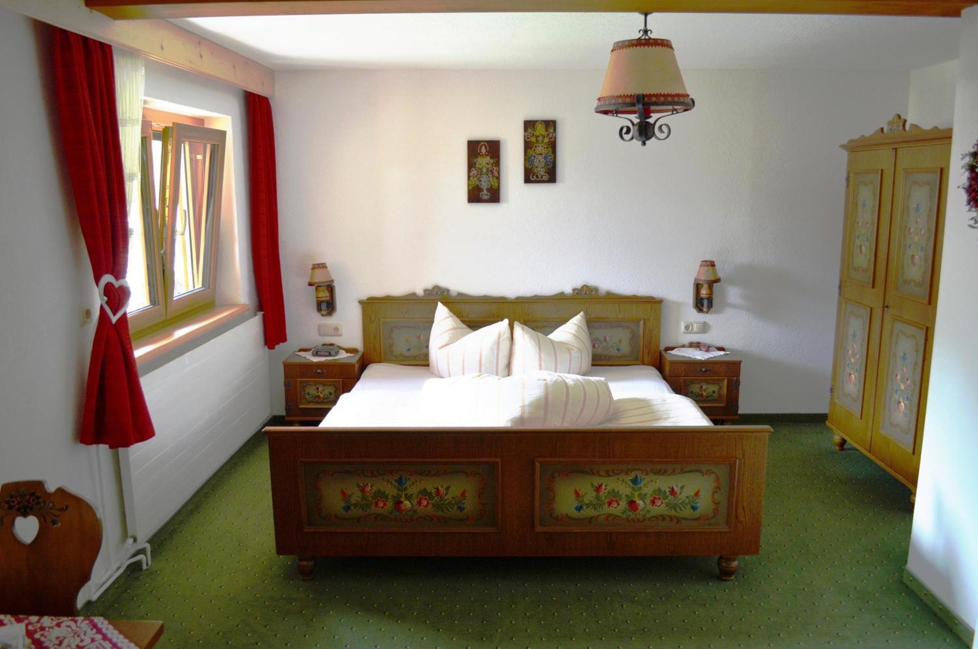 Haus Steinkarblick Und Berghaeusl Hotel Berwang Kamer foto